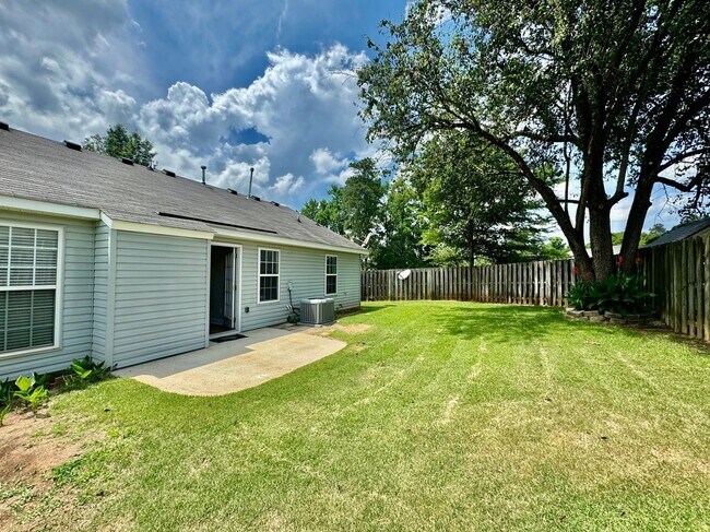 Foto del edificio - 609 Clifden Ct