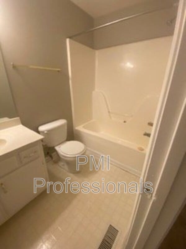 Building Photo - 2915 Holsted Dr