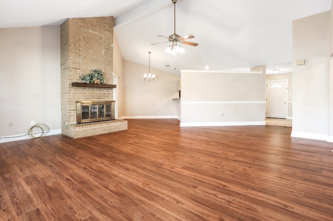 Building Photo - 404 W Lake Catahoula Ct