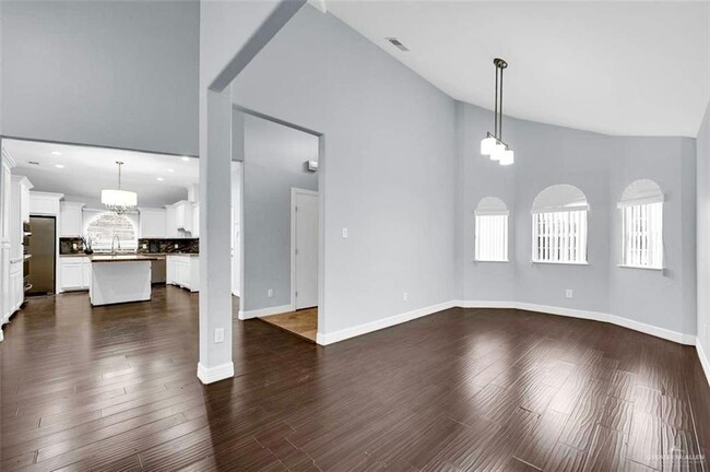Building Photo - 817 Cimarron Dr