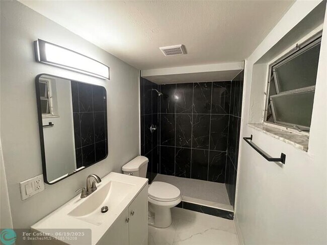 Foto del edificio - 395 SW 15th St
