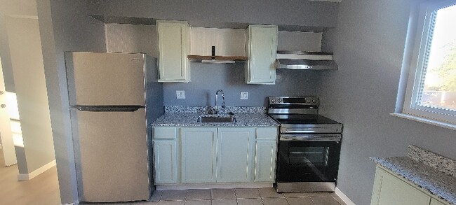 Building Photo - 8022 Beech Ave