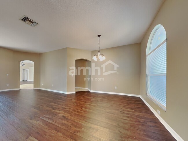 Foto del edificio - 1531 Kish Blvd