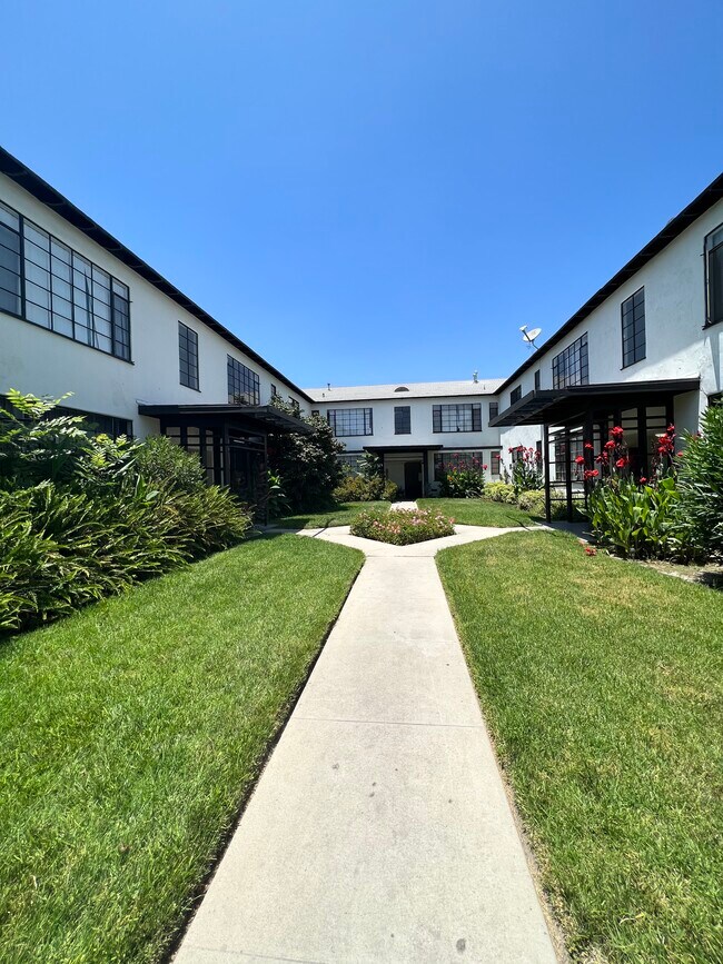 Foto del edificio - 933 W Angeleno Ave