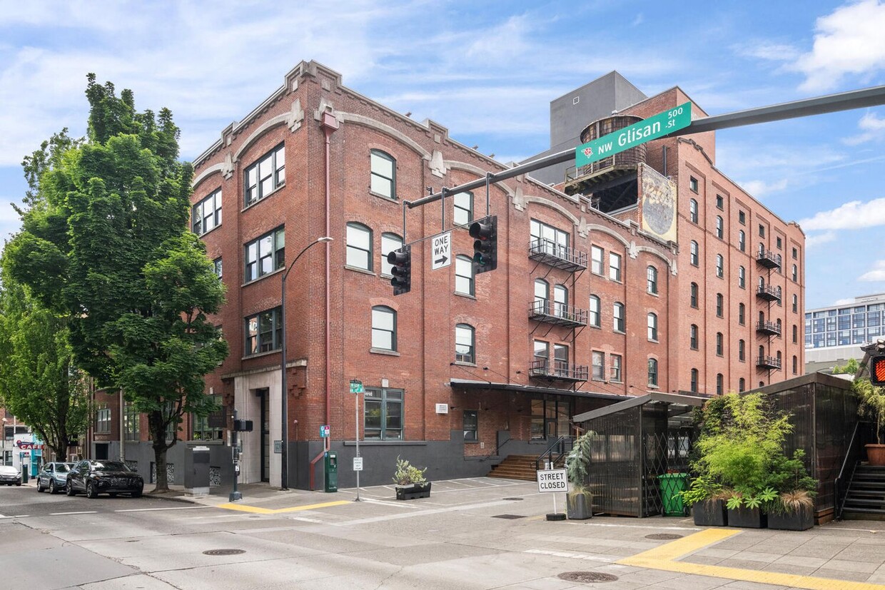 Primary Photo - Gorgeous loft in a converted window factor...