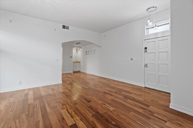 Foto del edificio - 2550 S Centinela Ave