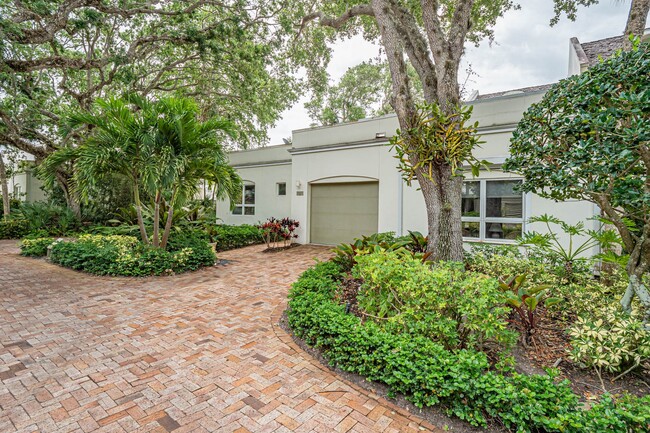 Building Photo - 8361 Baytree Dr