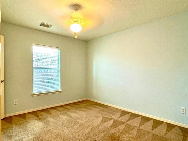 Building Photo - 10718 Goldfinch Rd