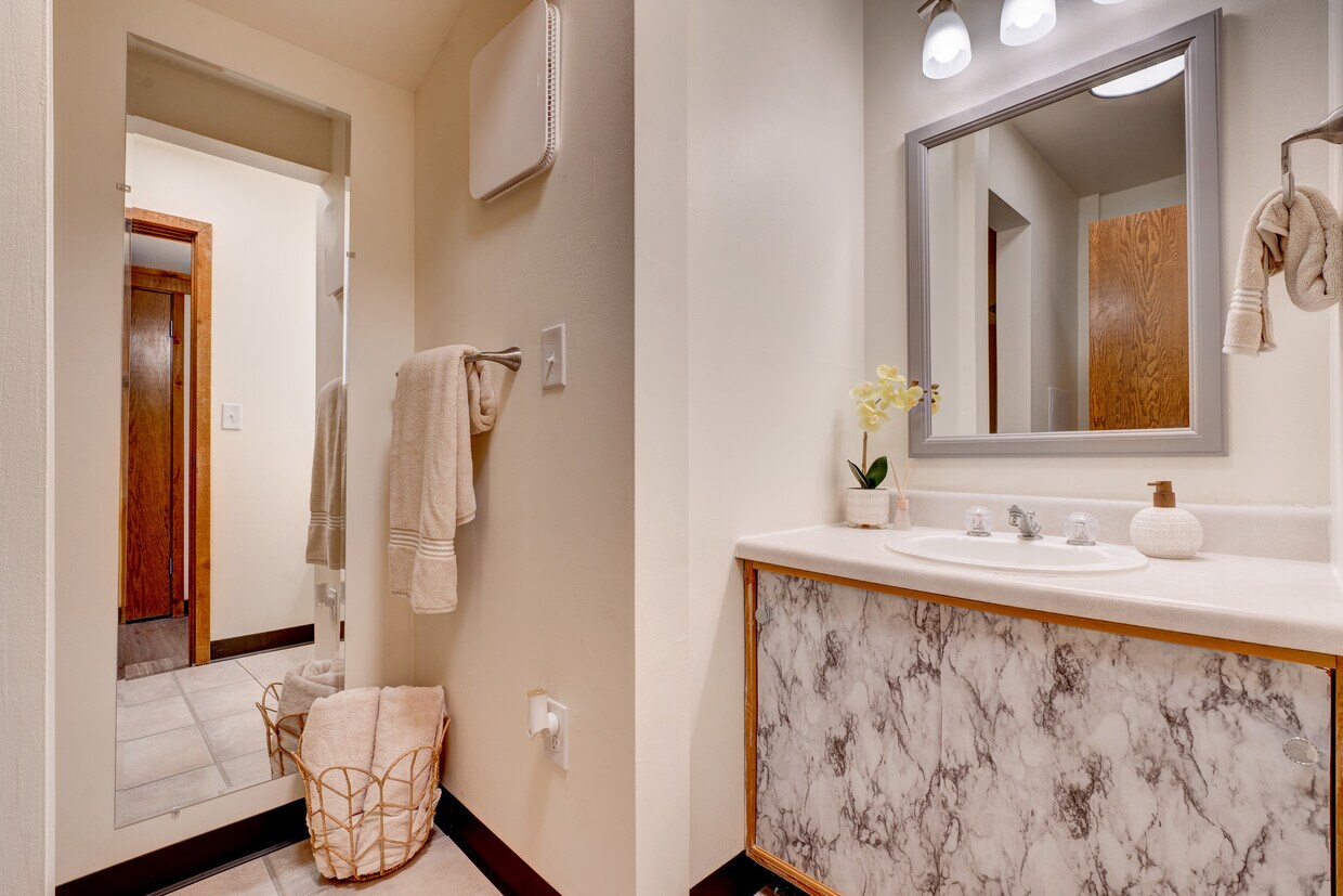 417 10th Ave Unit 5, Coralville, IA 52241 - Coralville, IA, 52241 ...