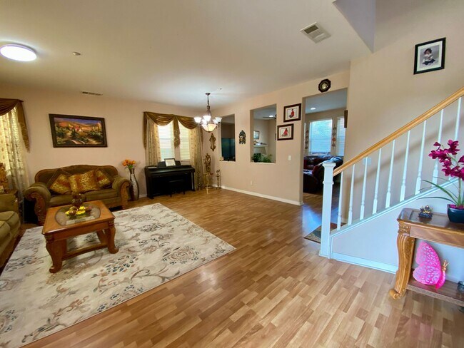 Foto del edificio - RB 4S Ranch 4br/2.5bath/yard/Garage Granit...