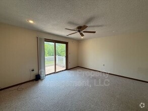 Building Photo - 1645 N Country Club Rd