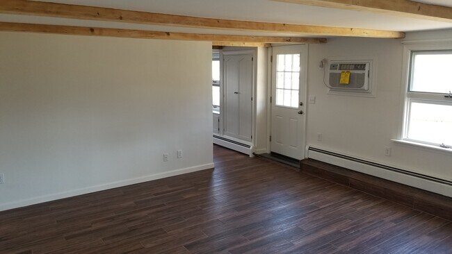 Building Photo - 300 Pleasant St