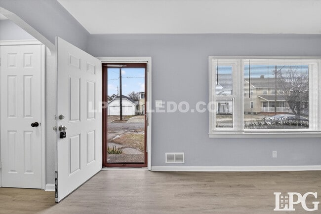 Foto del edificio - 1665 Burgoyne Dr