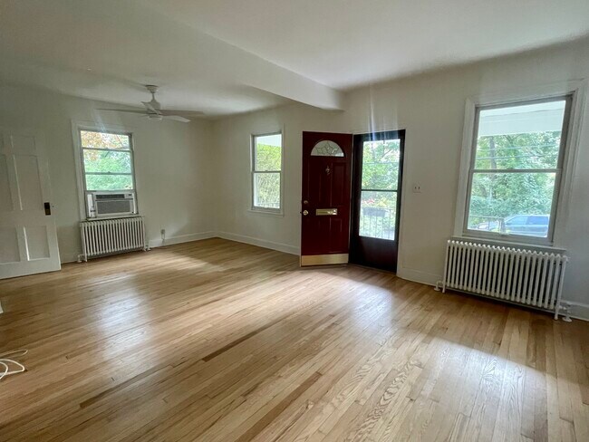 Living room - 6027 Ridge Dr