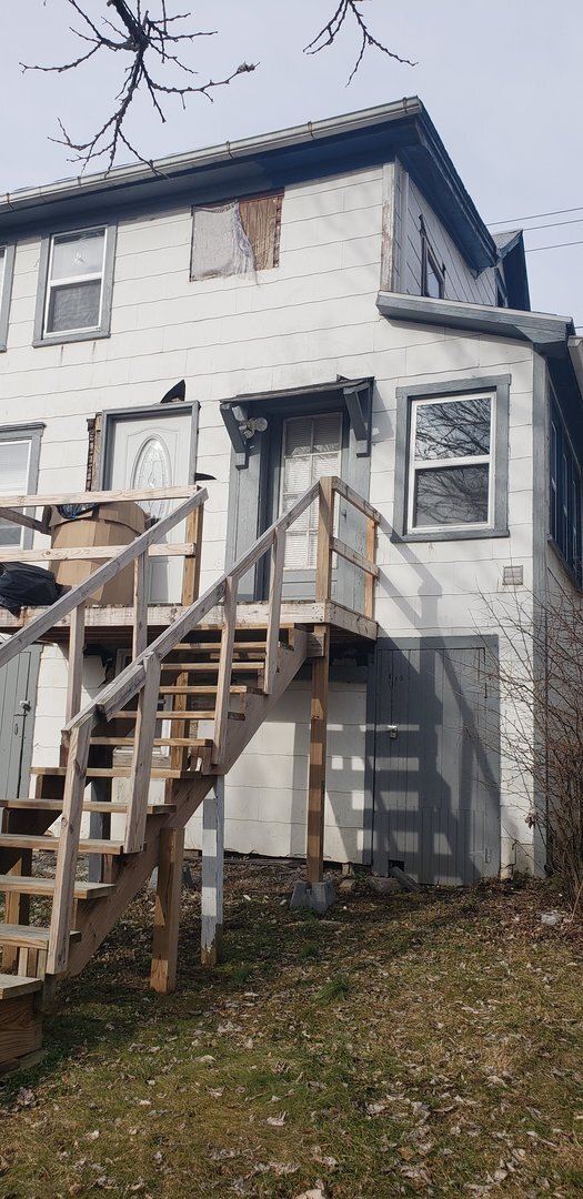 Building Photo - 2 bedroom, 1.5 bathrooms, 2 levels