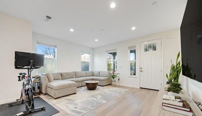 Foto del edificio - 1747 Linden Ln