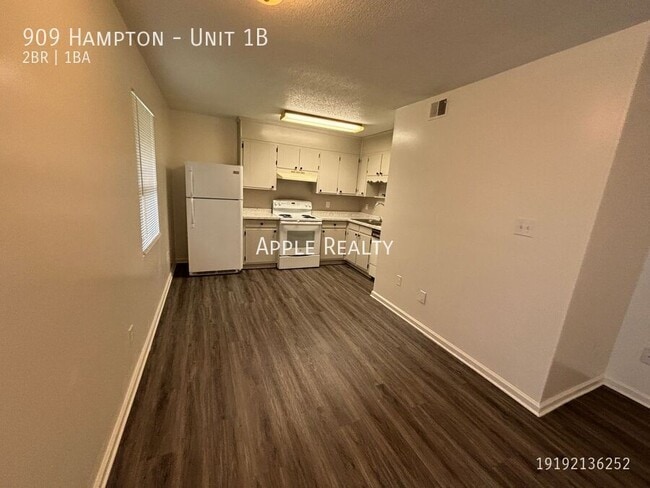Building Photo - 909 Hampton-Unit 1B