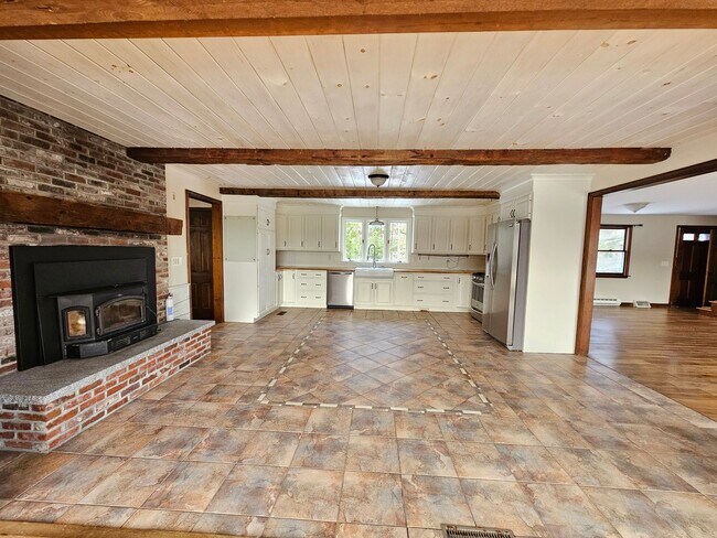 Foto del edificio - 4 Bedroom, 2.5 Bath House for Rent