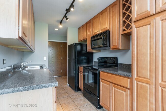 Kitchen - nicely upgraded - 6010 Oakwood Dr