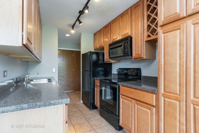Kitchen - nicely upgraded - 6010 Oakwood Dr