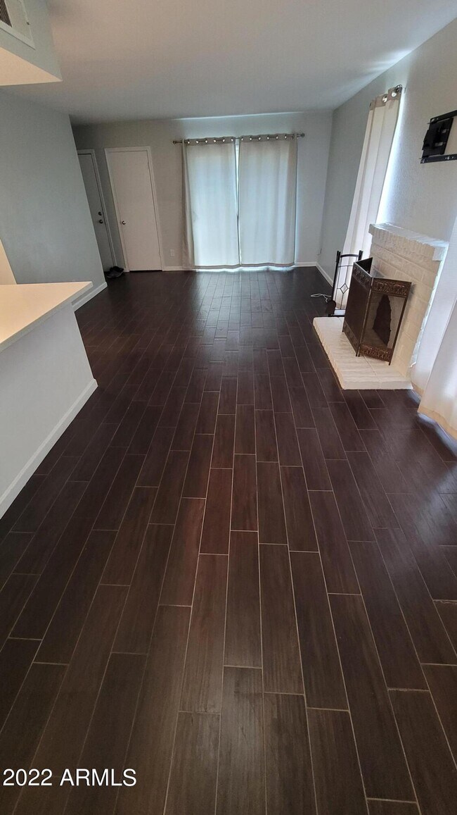 Foto del edificio - 1702 W Village Way