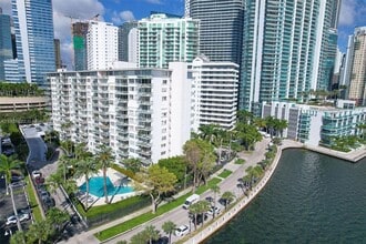 Building Photo - 1408 Brickell Bay Dr
