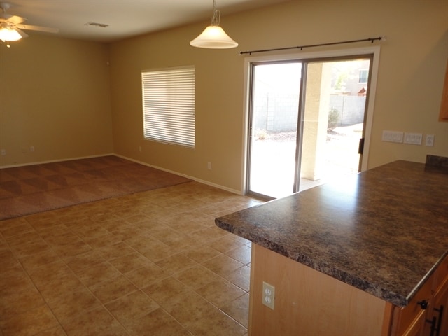 Foto del edificio - 1593 E Megan Dr