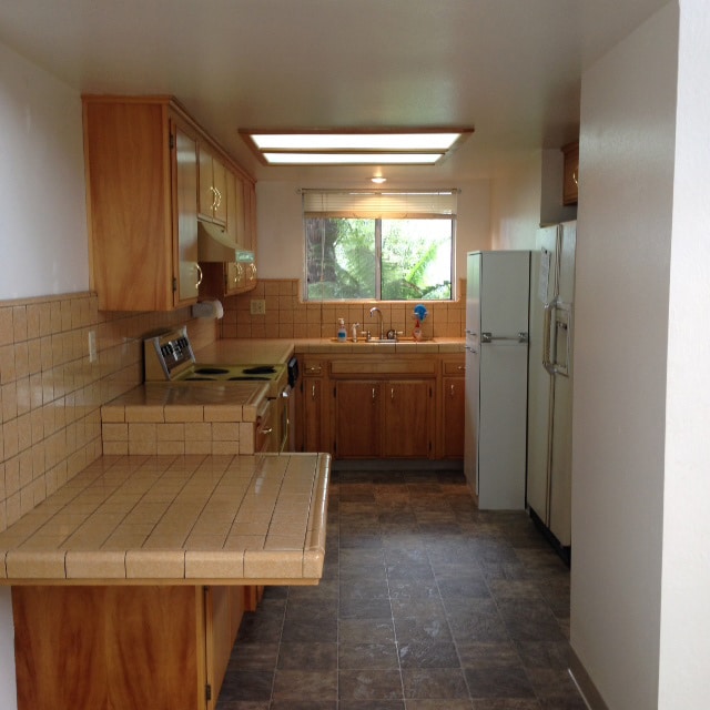 Kitchen - 225 Butte Dr