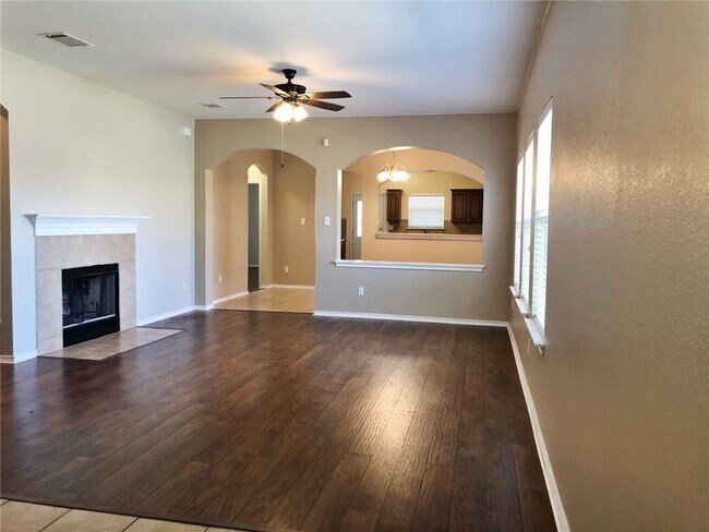 Building Photo - 300 Golden Eagle Ln