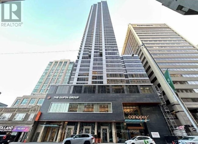 Building Photo - 395 Bloor St E