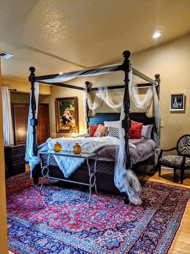 Master bedroom - 501 Rose Ave