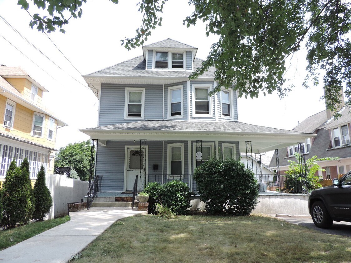 Primary Photo - 258 Clinton Ave