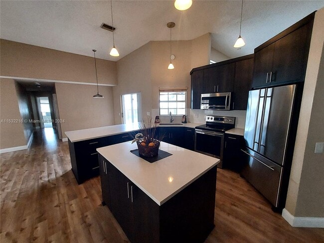 Building Photo - 609 Verona Pl