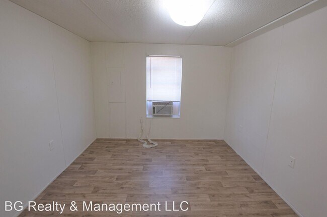 Building Photo - 3 br, 1 bath House - 316B Goss Rd