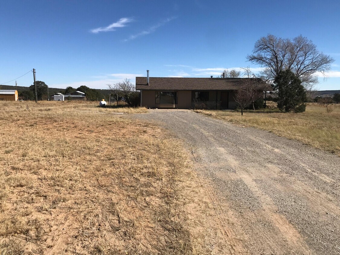 10 Babalos Dr, Tijeras, NM 87059 House Rental in Tijeras, NM