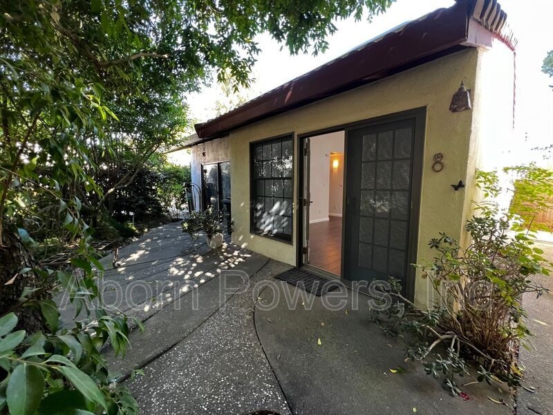 2417 Oakenshield Rd Unit 8, Davis, CA 95616 Condo for Rent in Davis