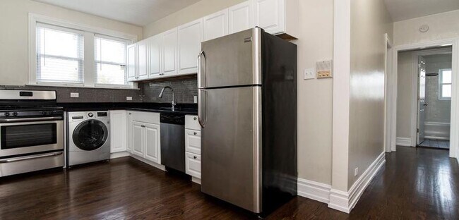 2 bedroom in Chicago IL 60613 - 2 bedroom in Chicago IL 60613 Apartment
