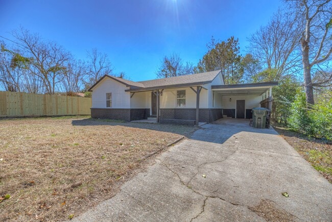 Building Photo - 709 Pine St