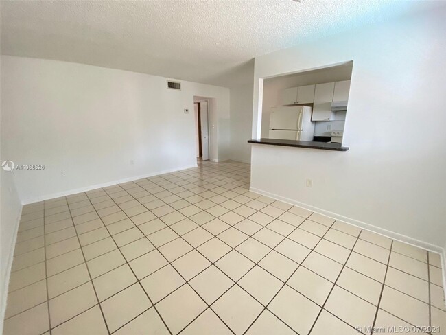 Foto del edificio - 6001 NW 37th St