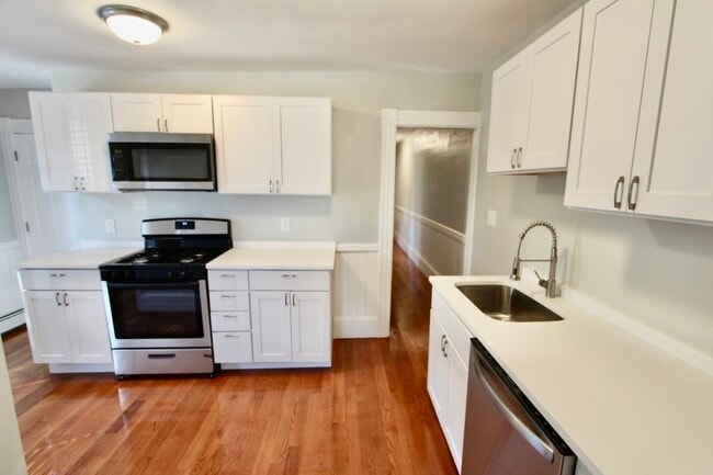 Building Photo - 248 Cross St