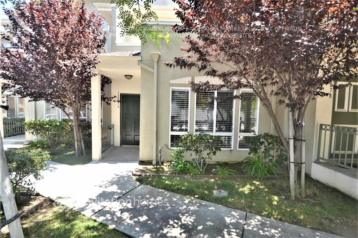 Primary Photo - 12076 S Broadway