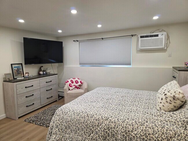 Building Photo - 5 Lancelot Court