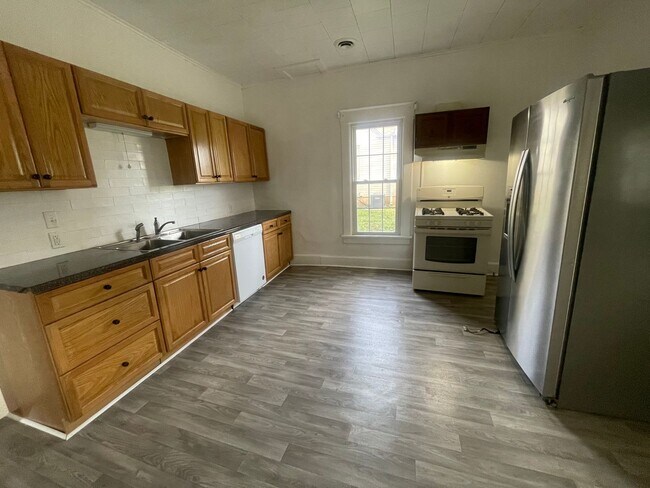 Building Photo - Adorable 1 bedroom 1 bath home with a bonu...
