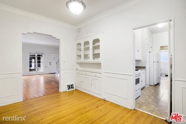 Building Photo - 2 br, 1 bath House - 2051 N Beachwood Dr