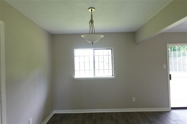 Foto del edificio - 7215 Haverton Dr