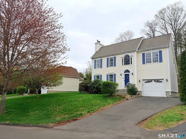 Foto del edificio - 19 Lakeview Dr