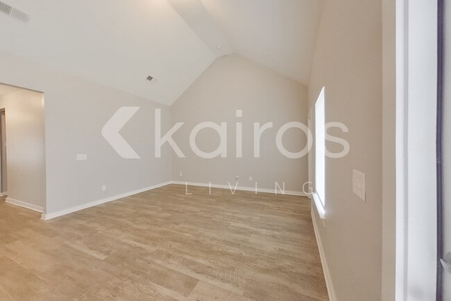 Building Photo - 8005 Shadesbrook Dr