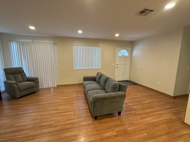 Photo - 633 Church St Townhome