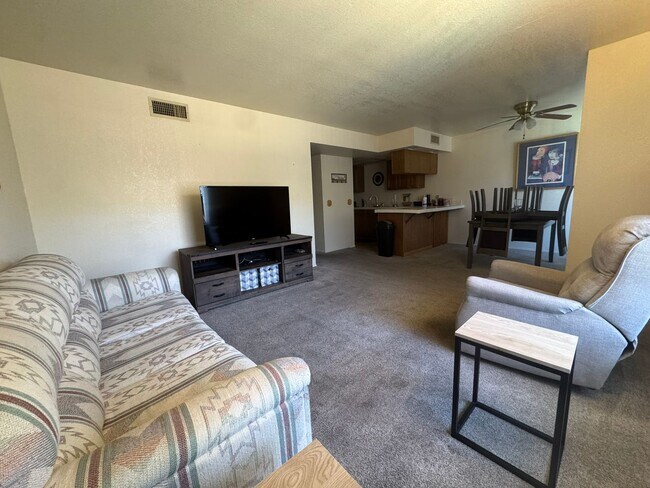Foto del edificio - 454 Riverfront Dr