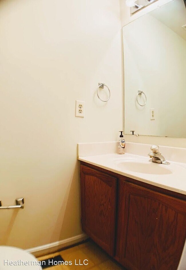 Building Photo - 3 br, 2 bath House - 10652 Wakeman Drive